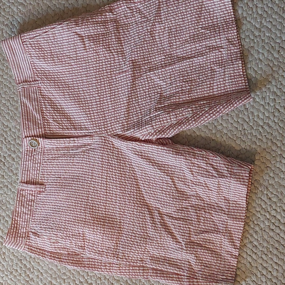 Loft cotton seersucker red white size 6 Bermuda shorts